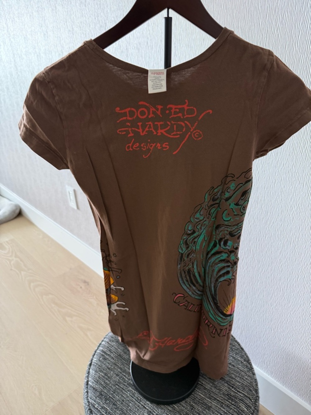 Ed Hardy Brown Tee with Tiger Head and Red Logo - Picture 2 of 3